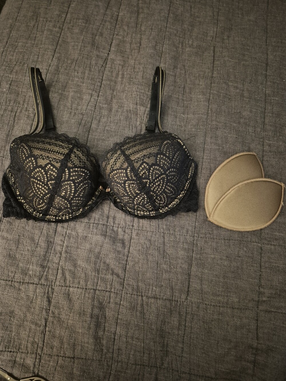 Chantelle Merci demi with removable pads in black 32D (NWOT)